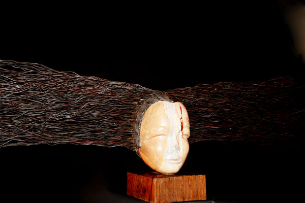 sculpture en marbre, bois et fer Myaïdes II, de Patrick Vogel